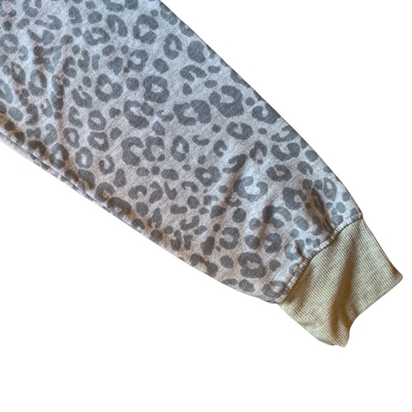 SPLENDID Oatmeal Leopard Animal Print Women’s Sweatshirt - SZ Large - Picture 8 of 10